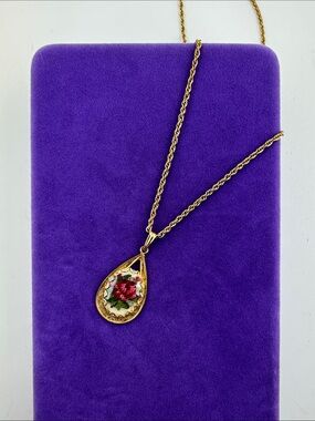💛 Vintage Gold Plates Petit Point Floral Teardrop Necklace